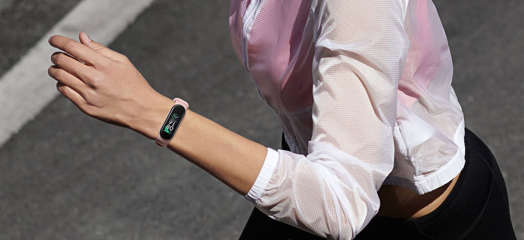 Xiaomi Mi Band 5 — популярный, дешевый и умный помощник для винничанок