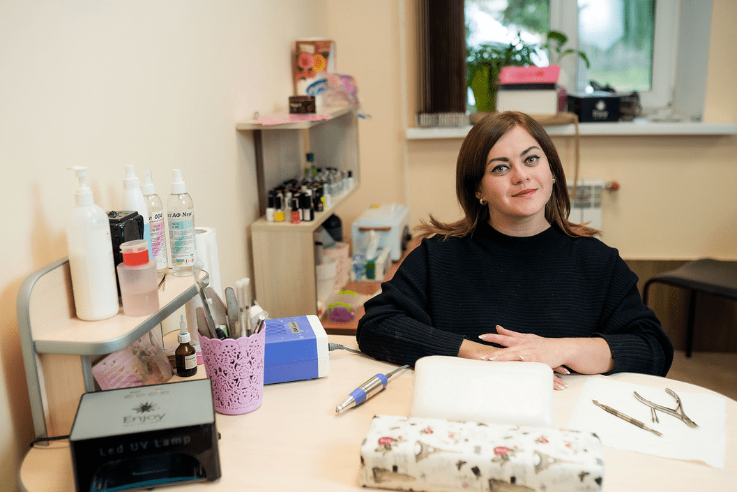 Маникюр от особых мастериц: как в Виннице поддерживают трудоустройство людей с инвалидностью