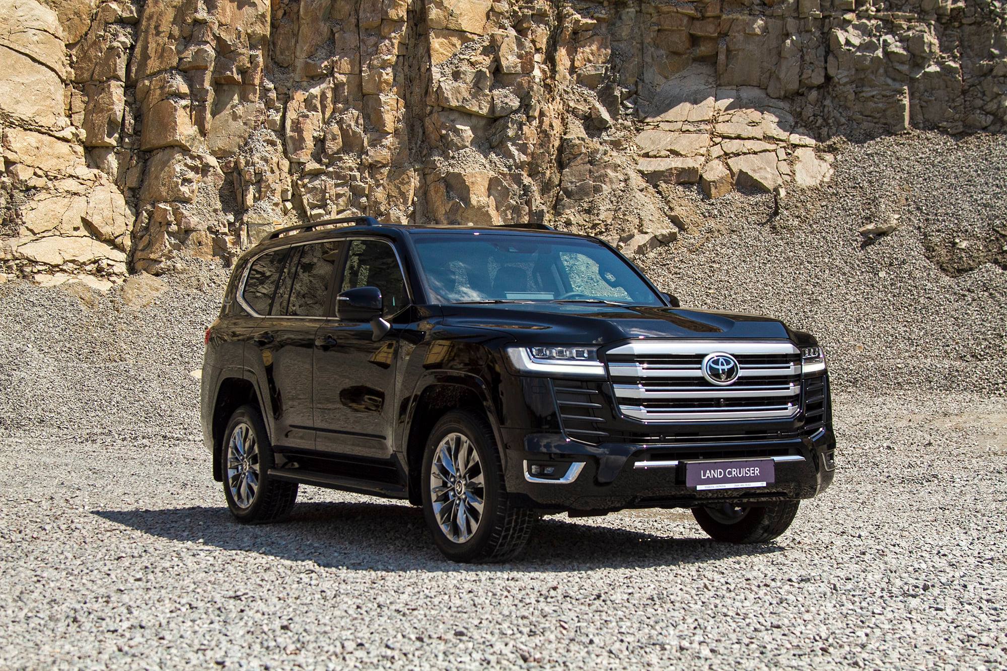 Toyota Land Cruiser 300: подробнее об автомобиле