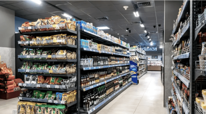 Особенности торговых угловых стеллажей