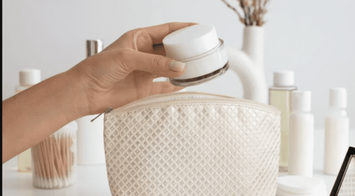 Как выбрать косметичку: размеры, материалы и функциональность