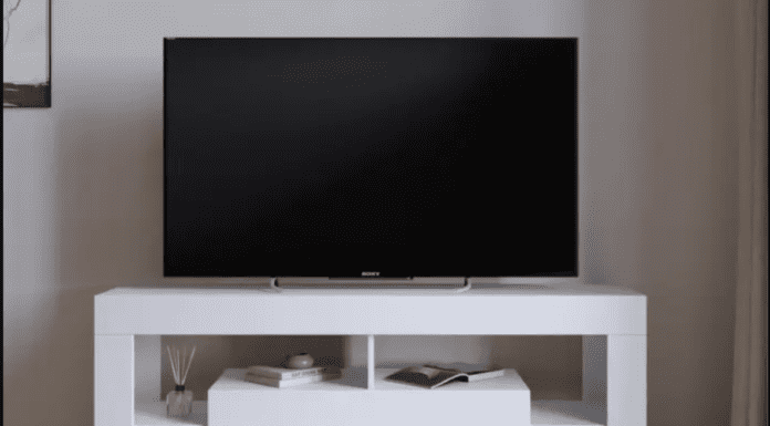 Стильные полки, тумба под телевизор и кресло: как создать атмосферу, говорящую о вас