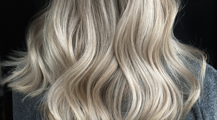 Тренди фарбування волосся літо 2025: модні відтінки та техніки